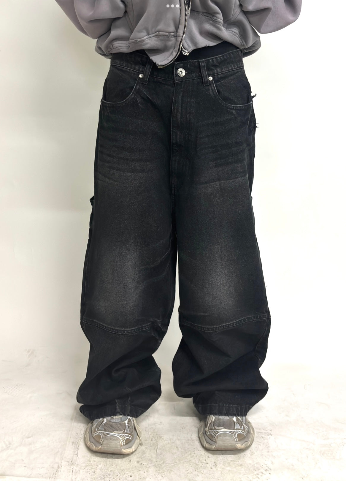 CROSS LOGO PATCHED LOW CROTCH JEANS - BLACK