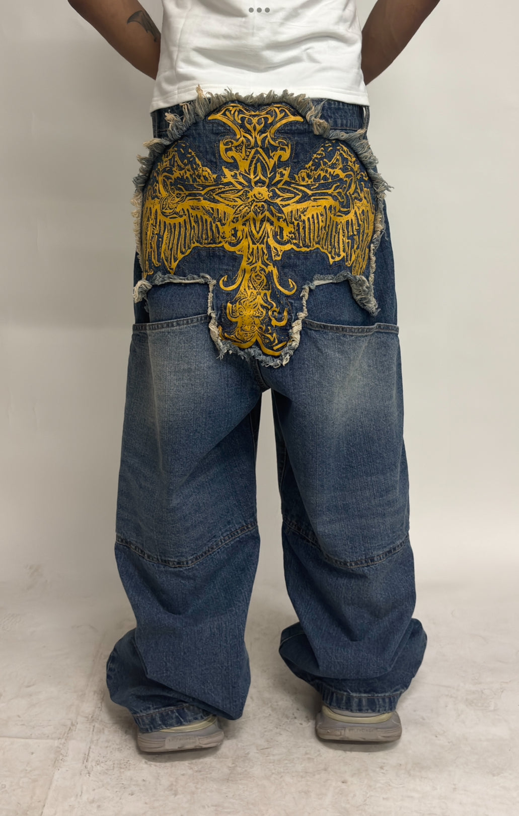 CROSS LOGO PATCHED LOW CROTCH JEANS - LIGHT BLUE