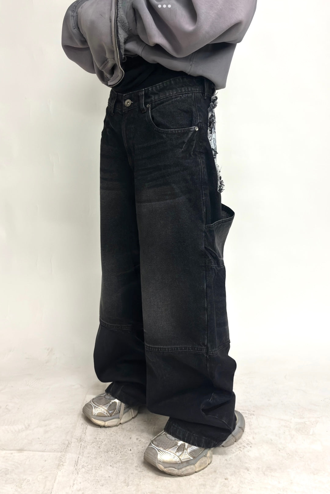 CROSS LOGO PATCHED LOW CROTCH JEANS - BLACK