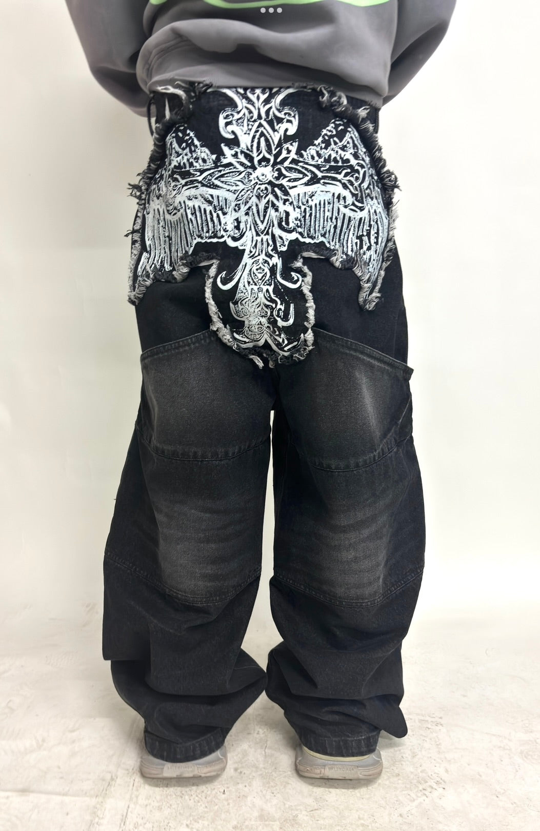 CROSS LOGO PATCHED LOW CROTCH JEANS - BLACK
