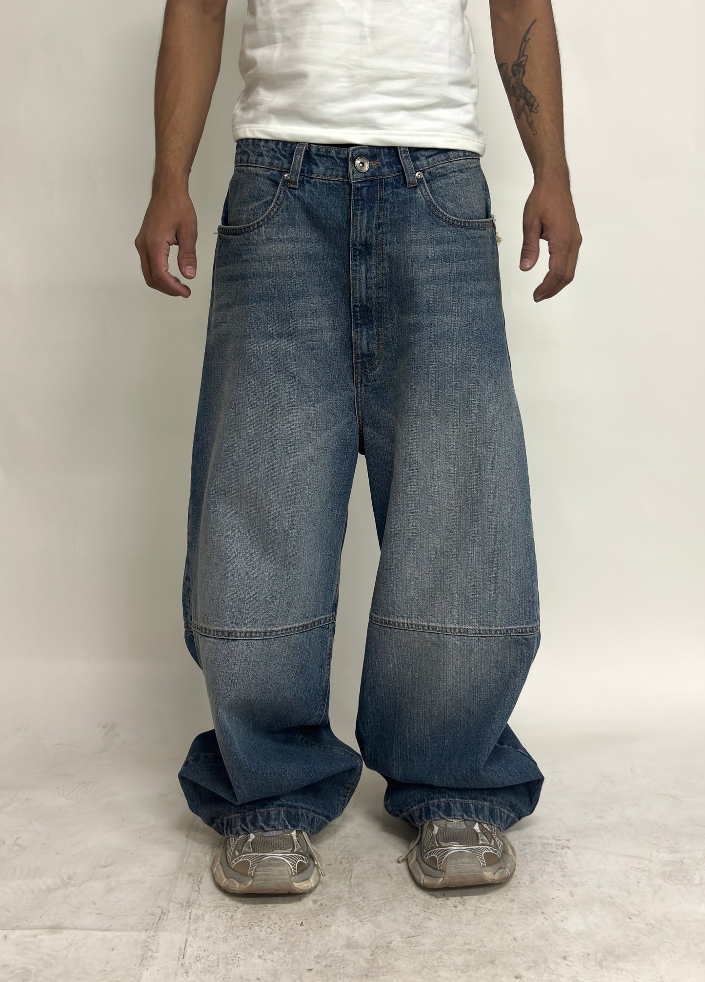 CROSS LOGO PATCHED LOW CROTCH JEANS - LIGHT BLUE